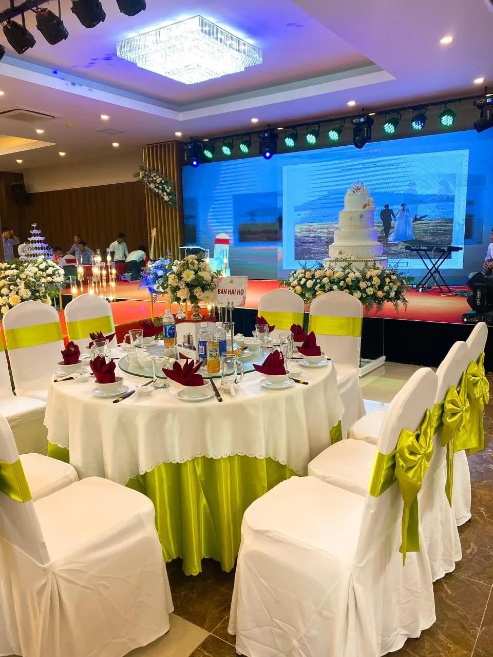 Ẩm thực & tiệc bên nhà hàng Kơnia