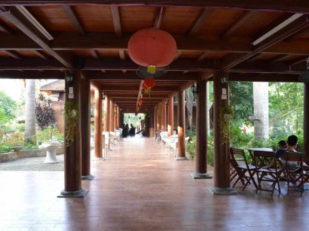 Nhà hàng ẩm thực bản địa