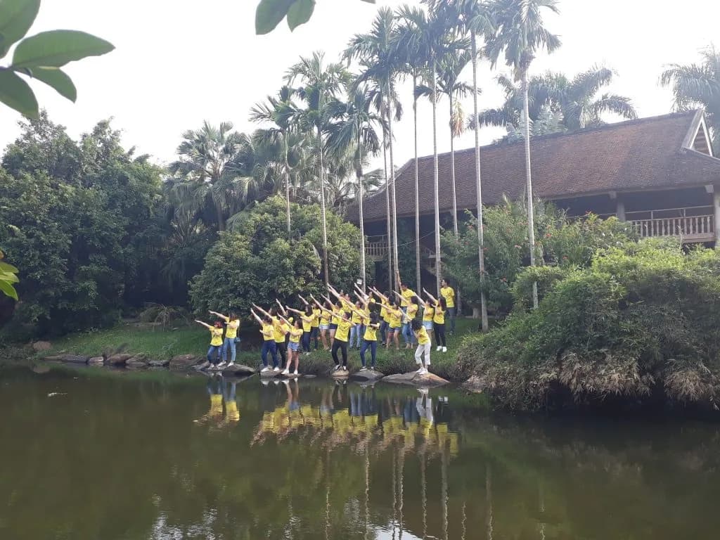 Team building & lửa trại bên hồ