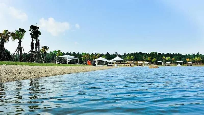 Bể bơi vô cực bốn mùa