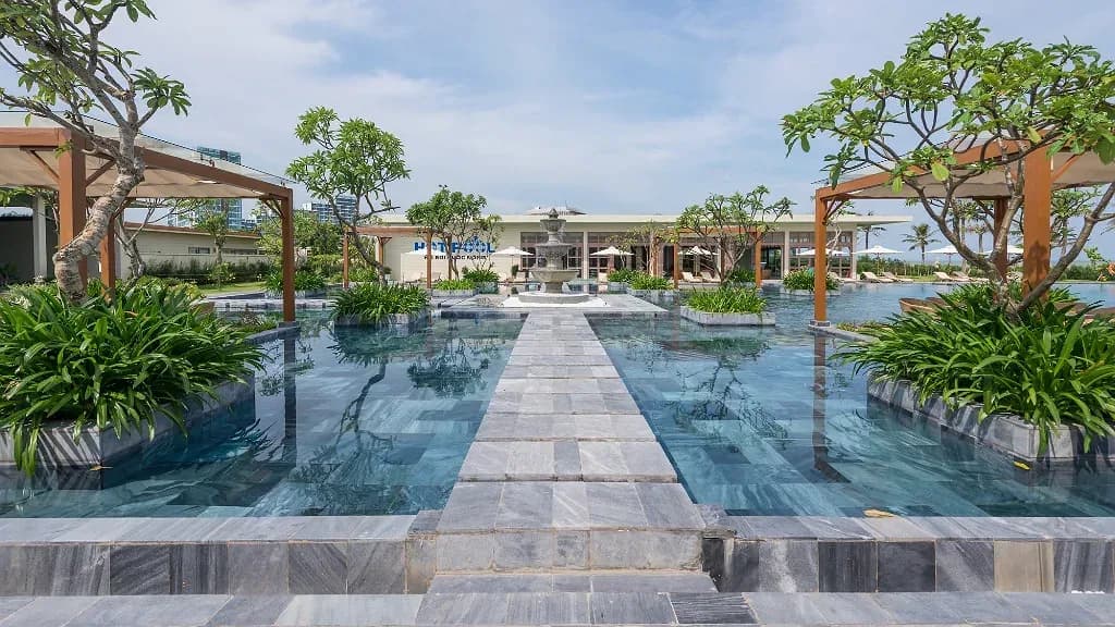 Pool Club sát biển
