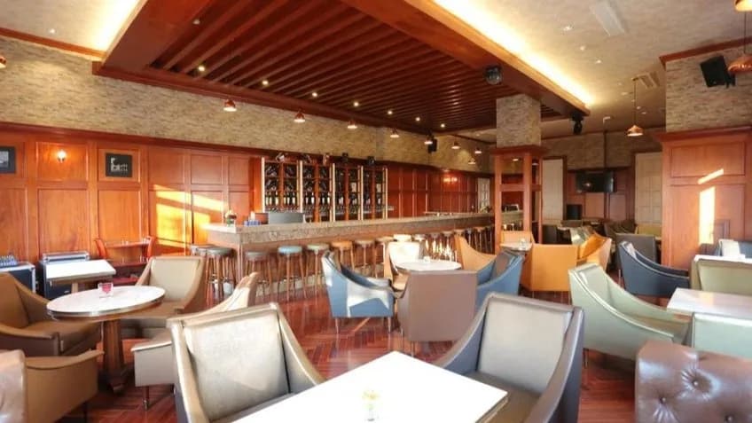 Bar & Lounge