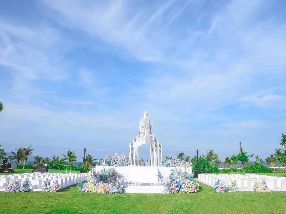 Tiệc cưới bên bờ biển