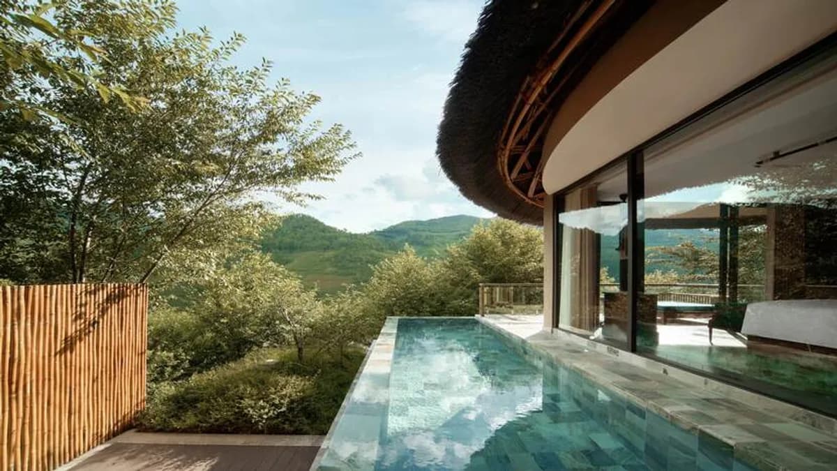 Grand Deluxe Pool