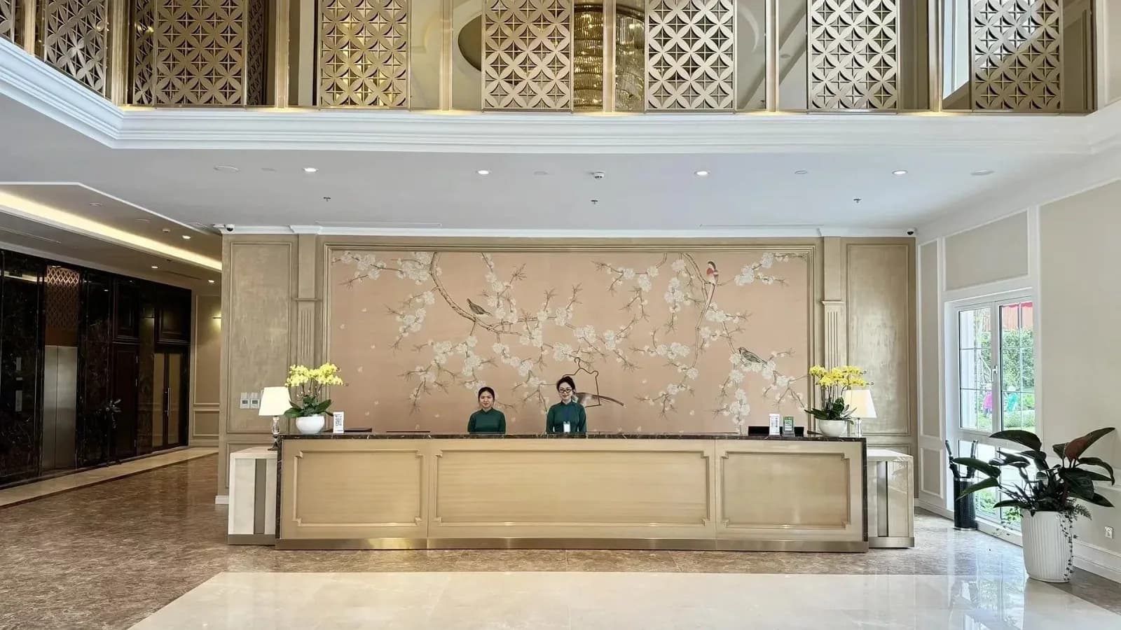 Quầy lễ tân 24/7