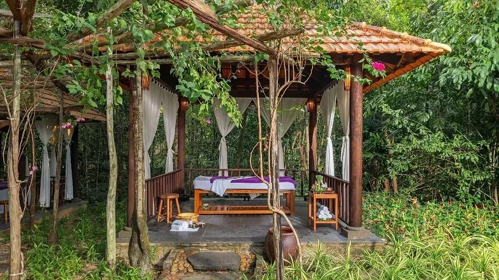 Spa giữa rừng nhiệt đới