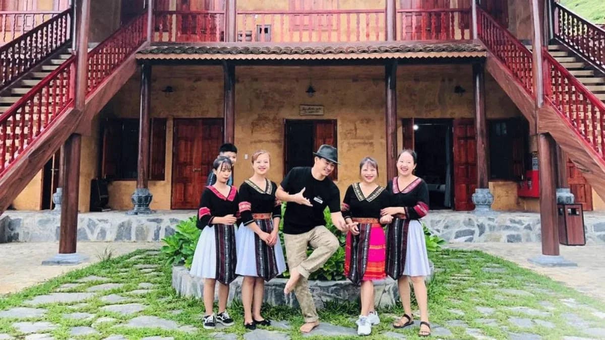 Đắm mình văn hóa Mông