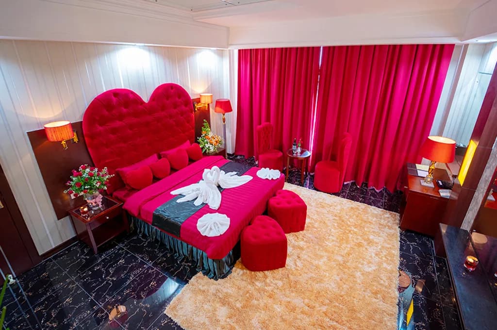 Honeymoon Suite