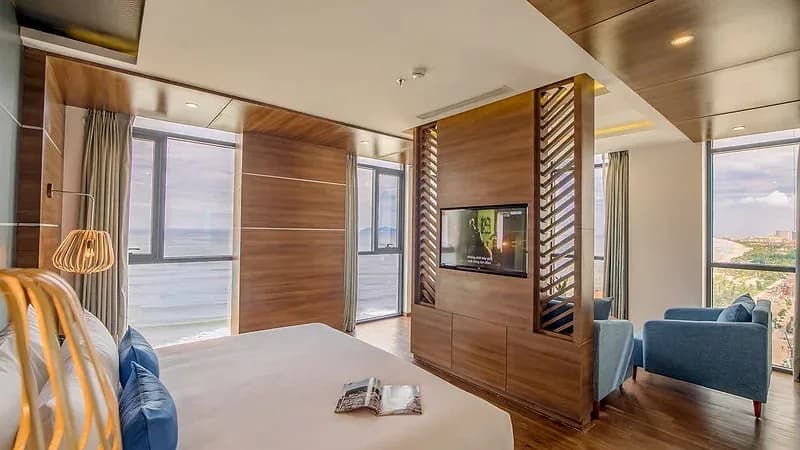 Beachfront Diamond Oasis