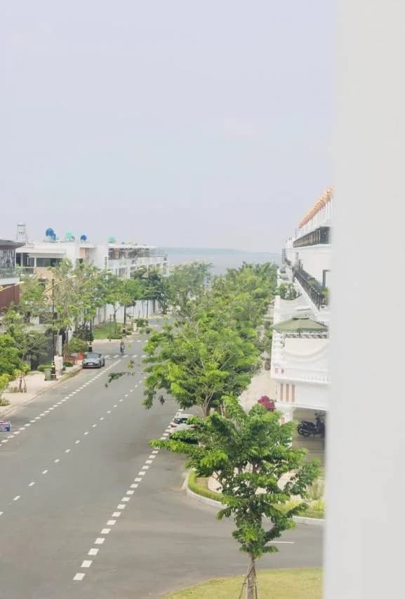 Ban công hướng biển Tây