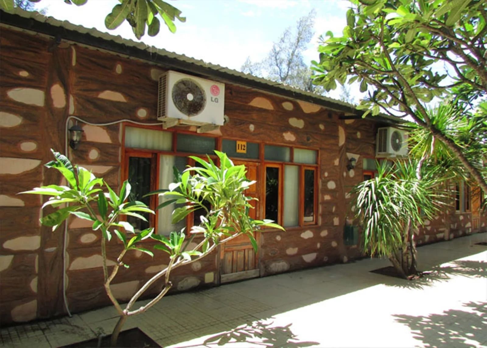 Bungalow Gốc Cây Hướng Vườn