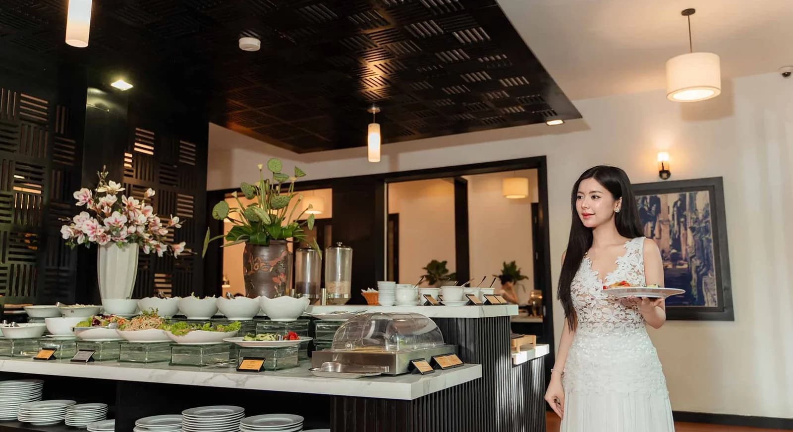 Nhà hàng buffet trong nhà