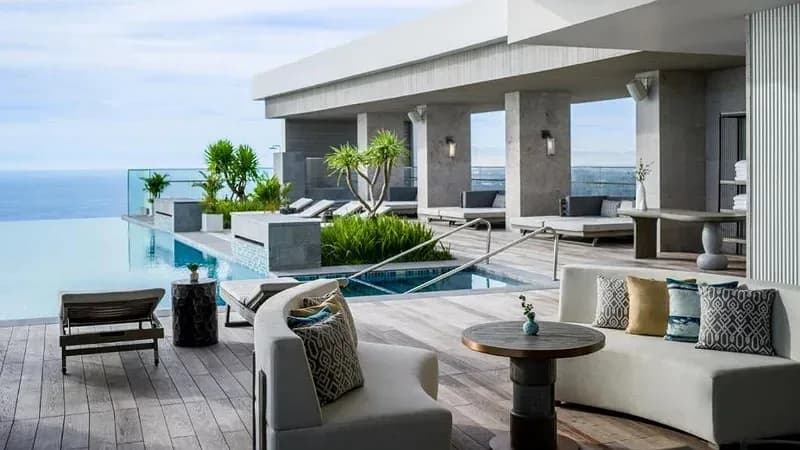 Rooftop lounge & sky pool