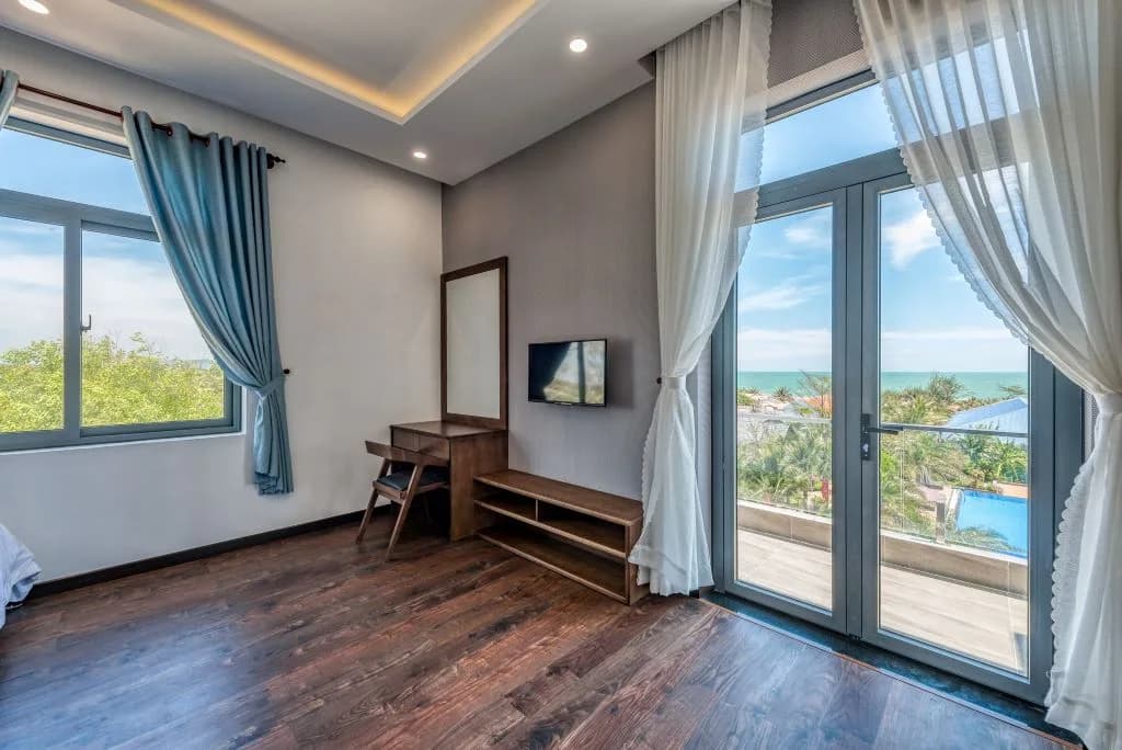 Combo Cặp Đôi Trốn Phố