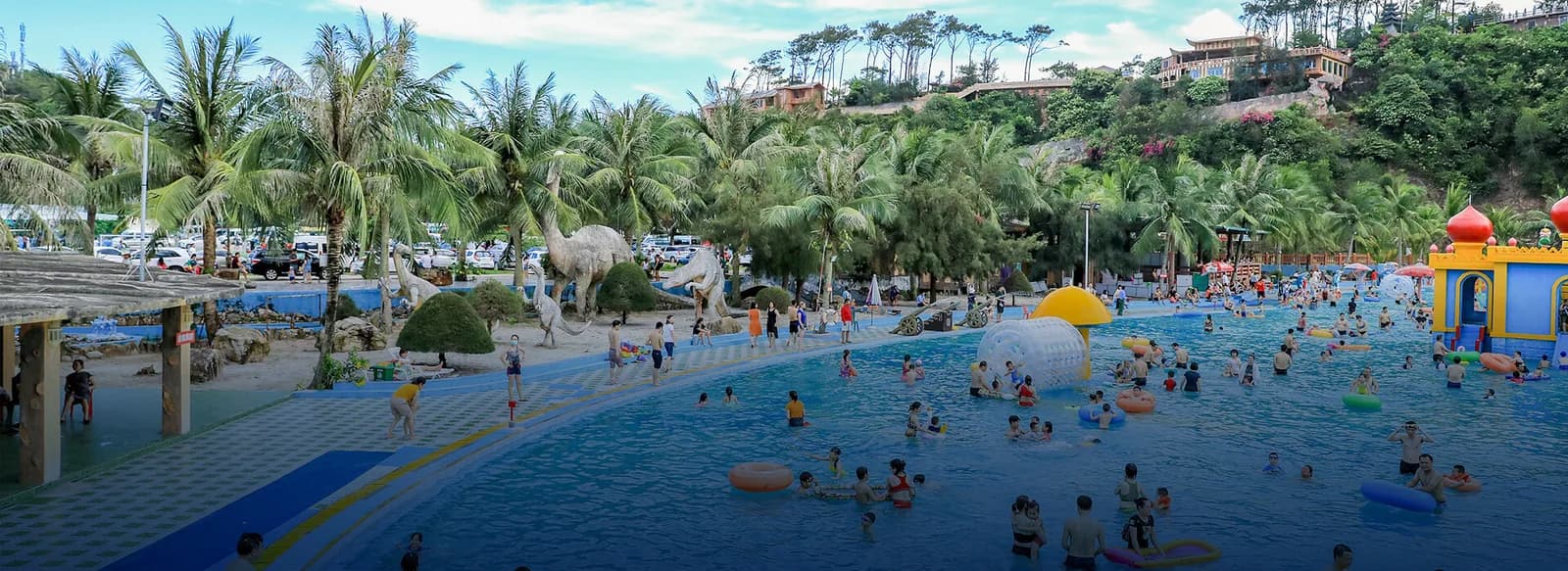 Bể bơi tạo sóng nước biển