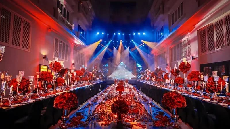 Bàn tiệc gala kịch nghệ