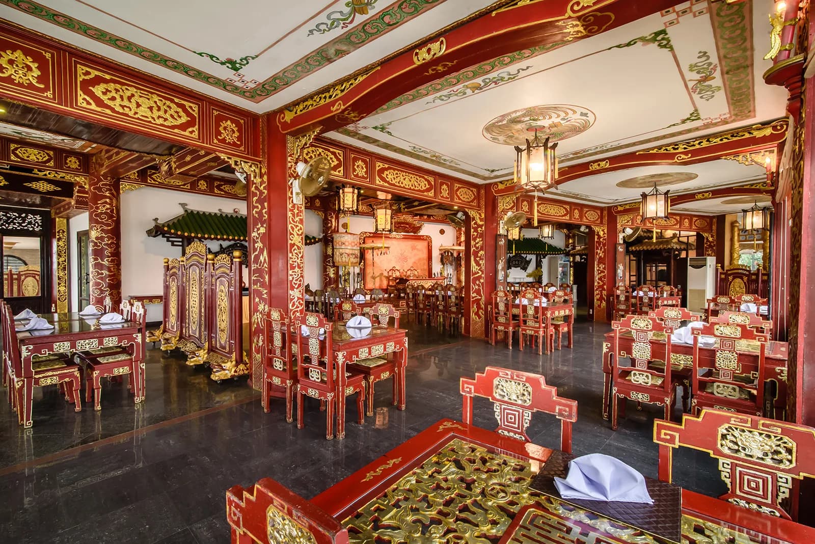 Nhà hàng Cung Đình Royal