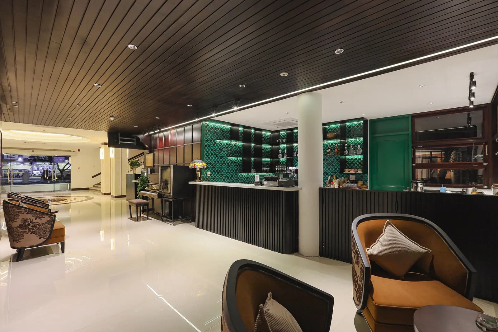 Bar & Lounge sông Hương