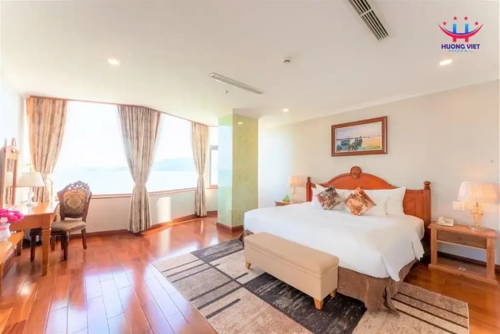 Phòng nghỉ view biển trọn khung cửa