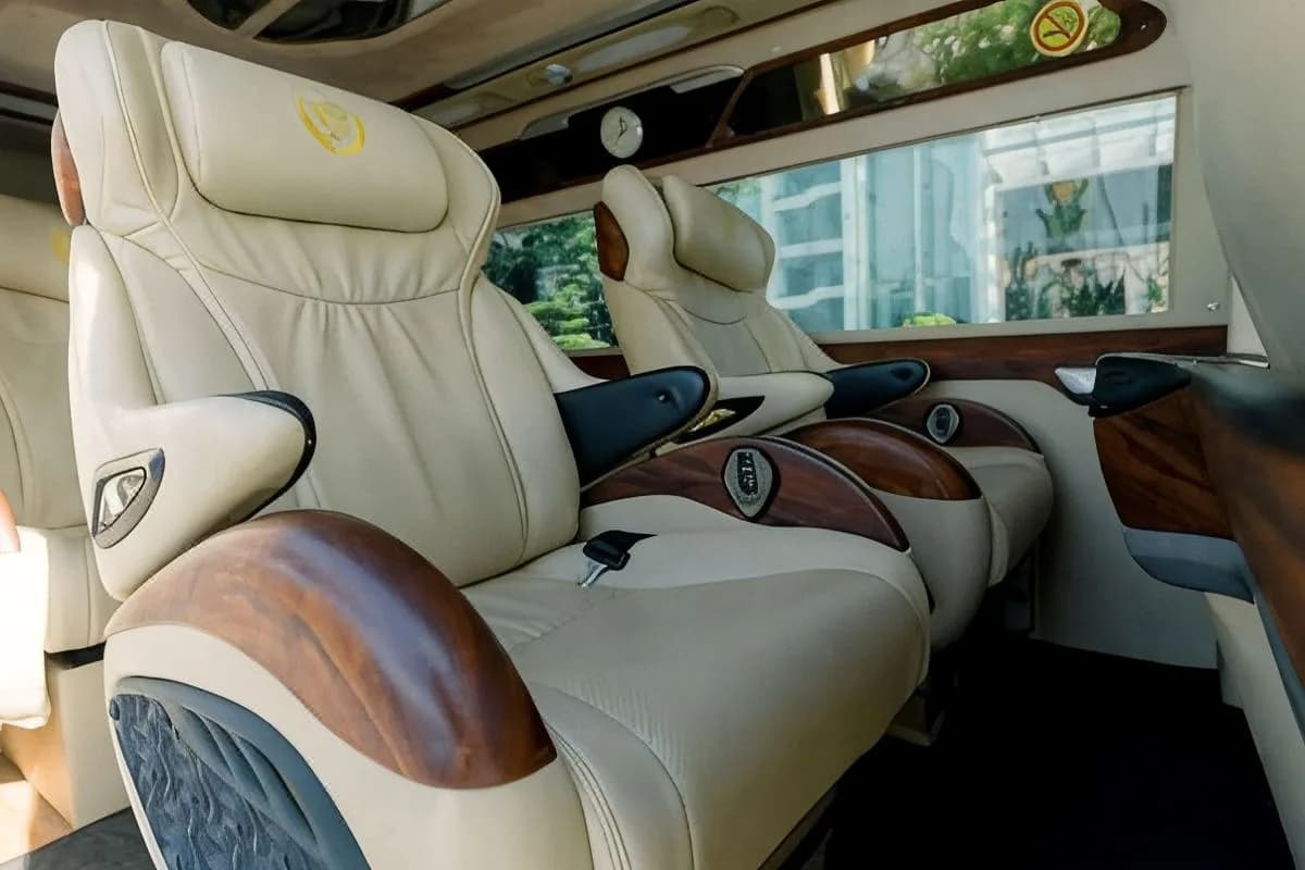Xe đưa đón limousine