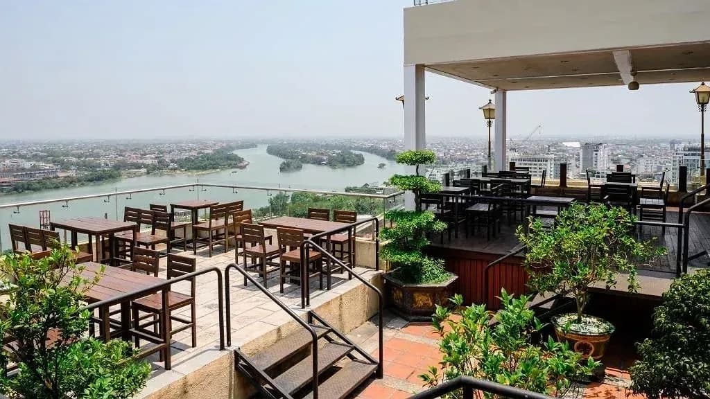 King's Panorama Rooftop Bar