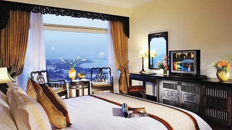 Cặp đôi khám phá cố đô