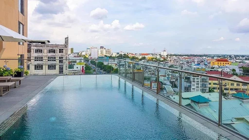 Bể bơi vô cực trên tầng thượng