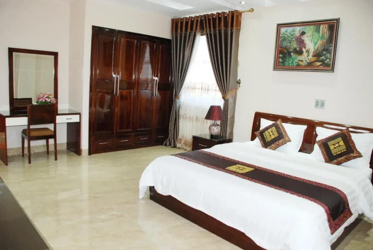Phòng Deluxe Double hướng phố
