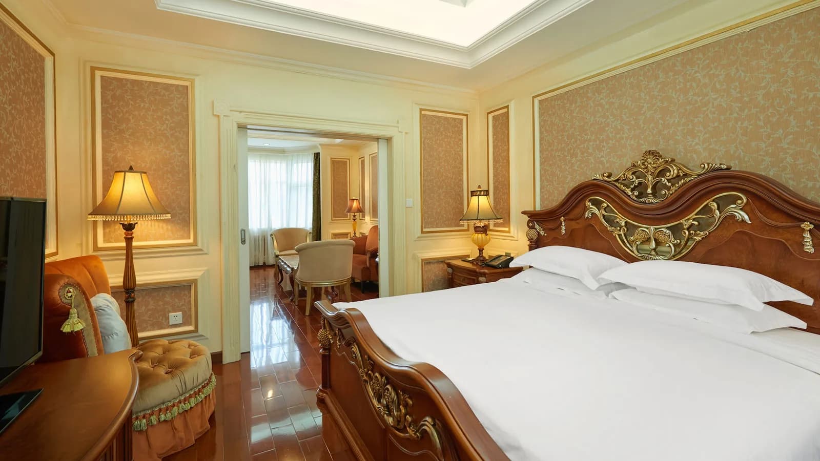 Deluxe Suite