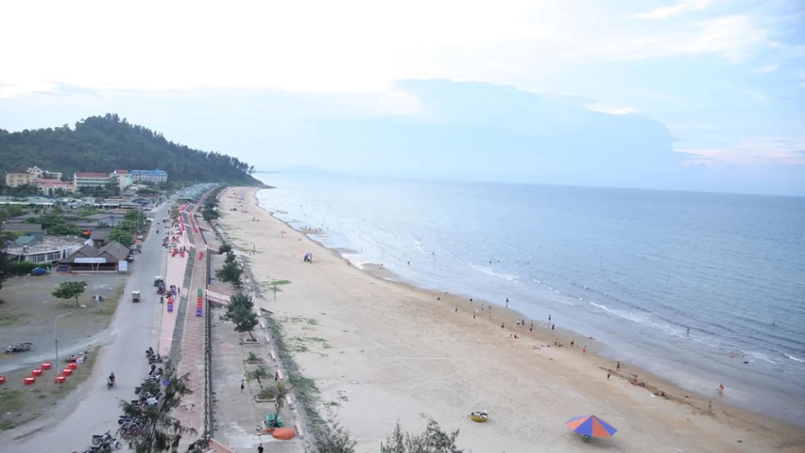 Bãi tắm Thiên Cầm