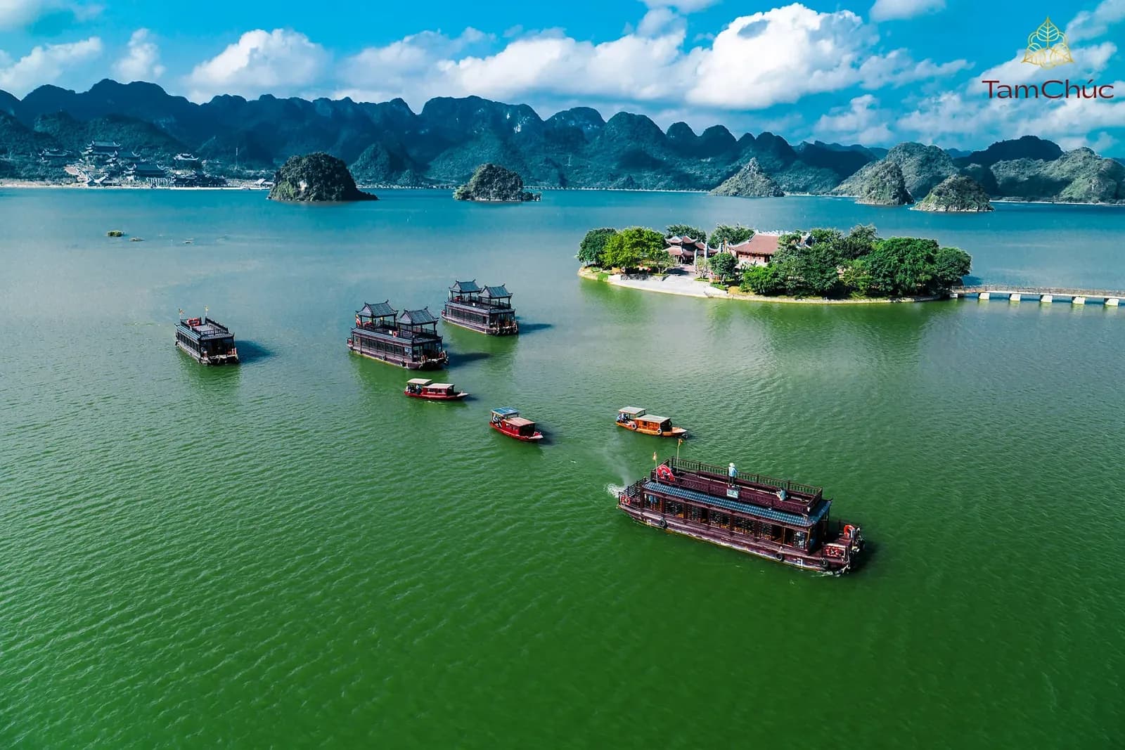 Du thuyền vãn cảnh hồ Tam Chúc