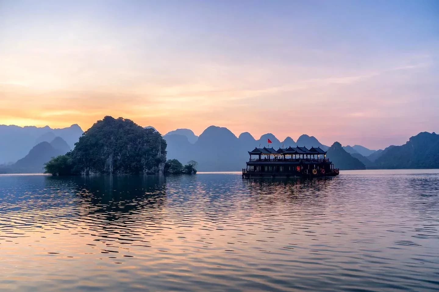 Bình minh & hoàng hôn trên hồ