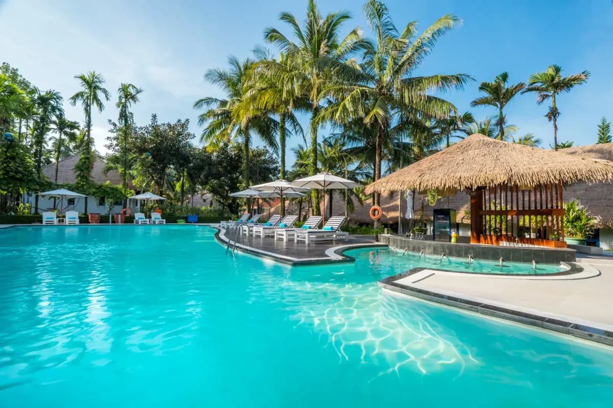 Hồ bơi ngoài trời hướng biển