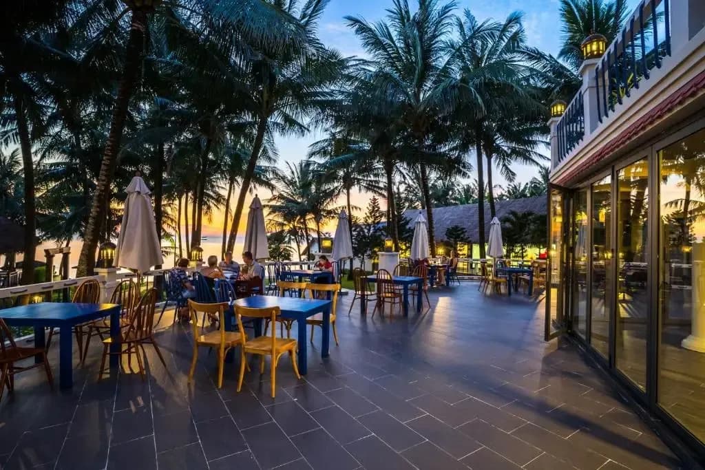 Ẩm thực bên biển lúc hoàng hôn