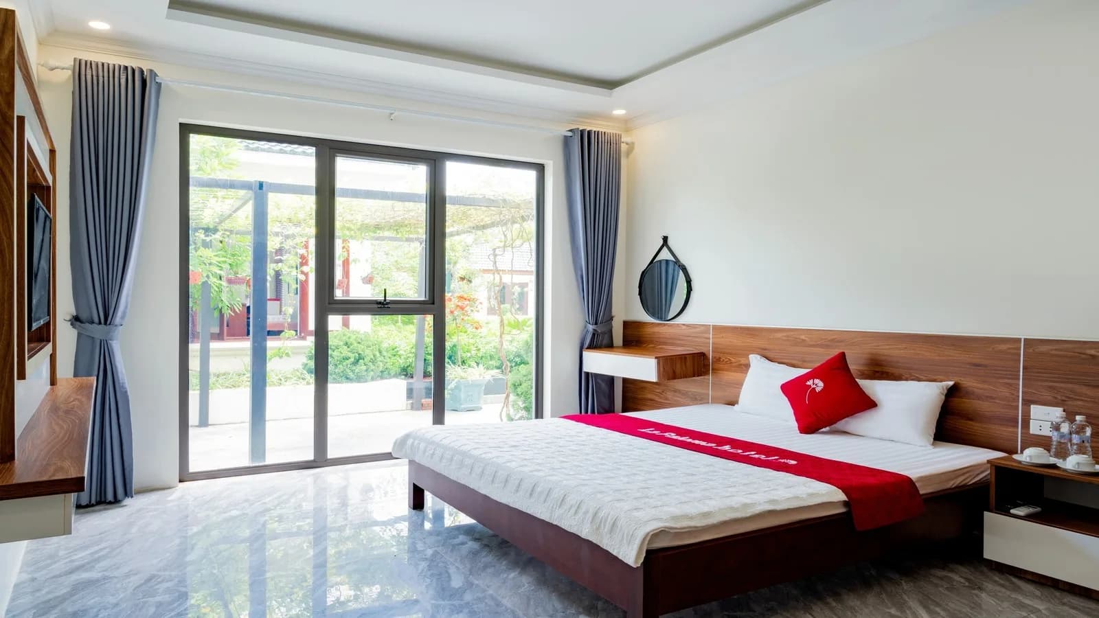 Phòng Deluxe Hướng Bể Bơi
