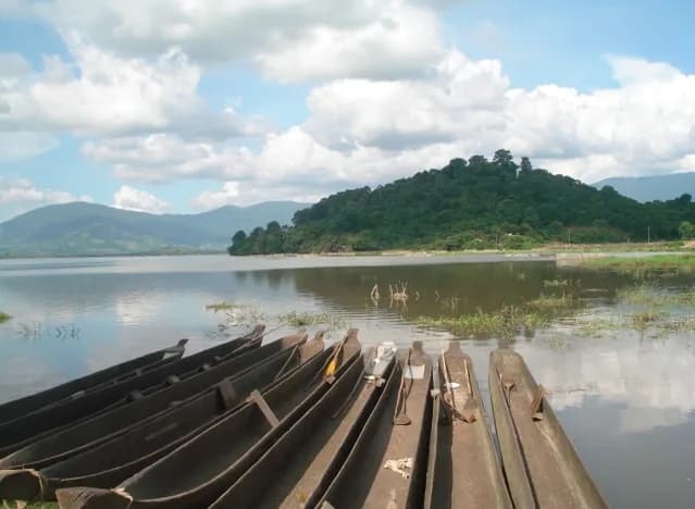 Chèo thuyền độc mộc