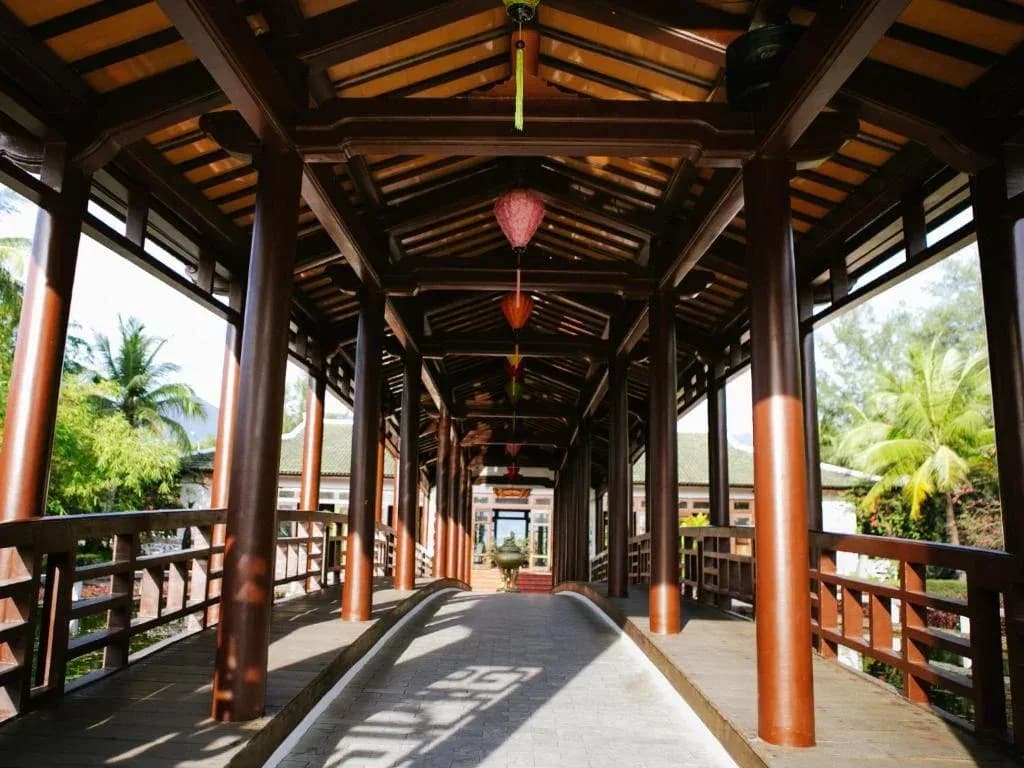 Kiến trúc Huế bên đầm phá