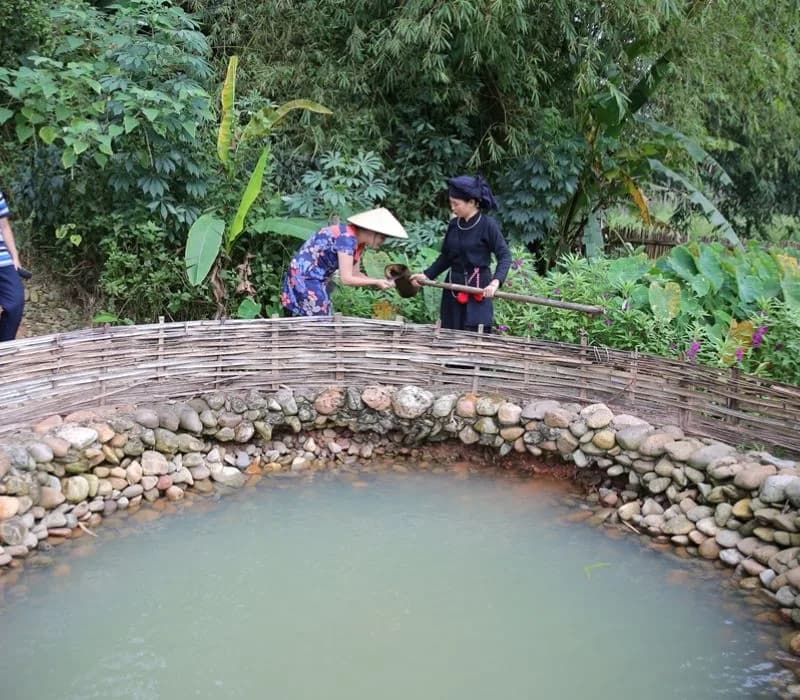 Giếng nước cổ của bản