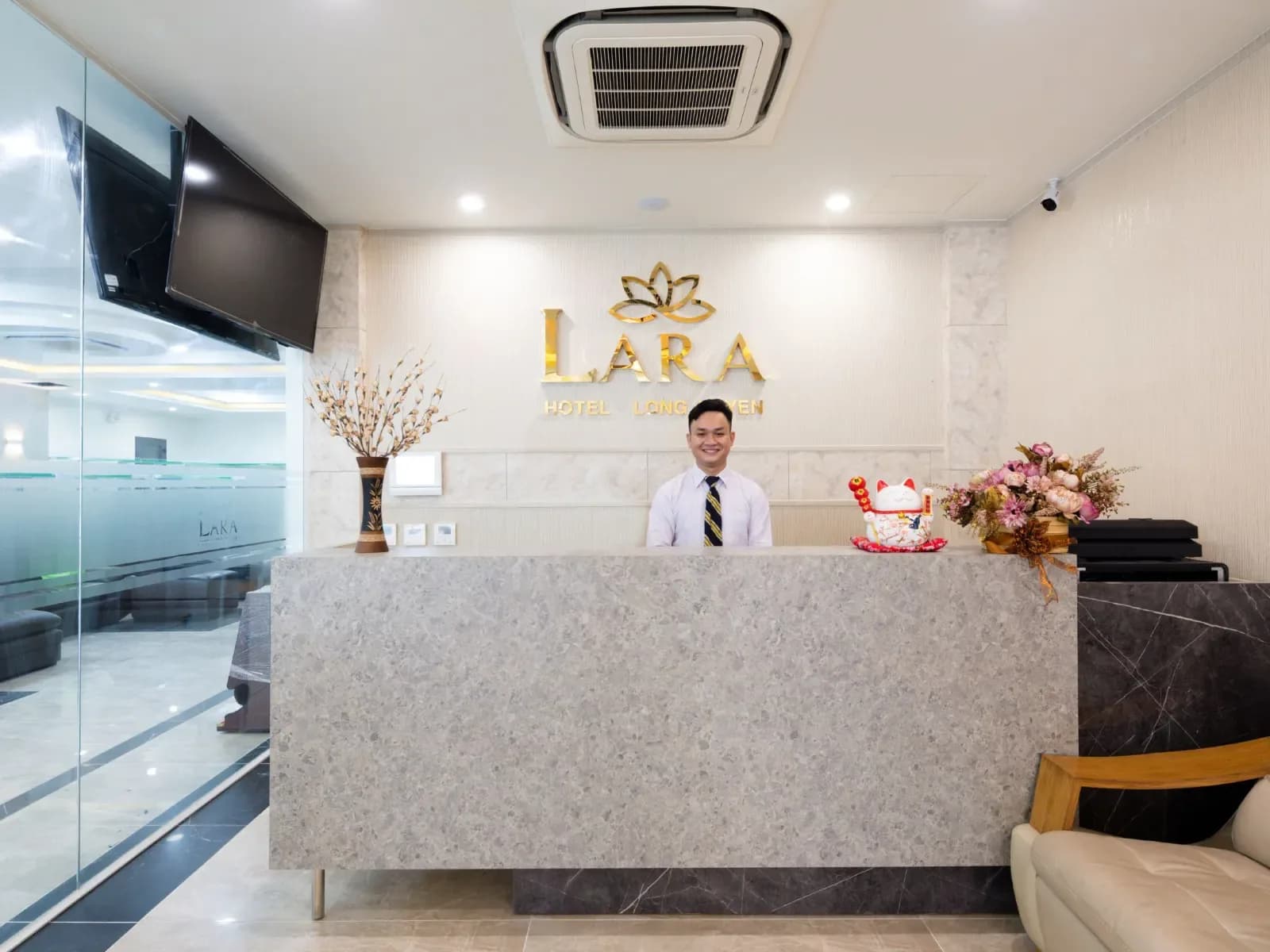 Lễ tân 24/7