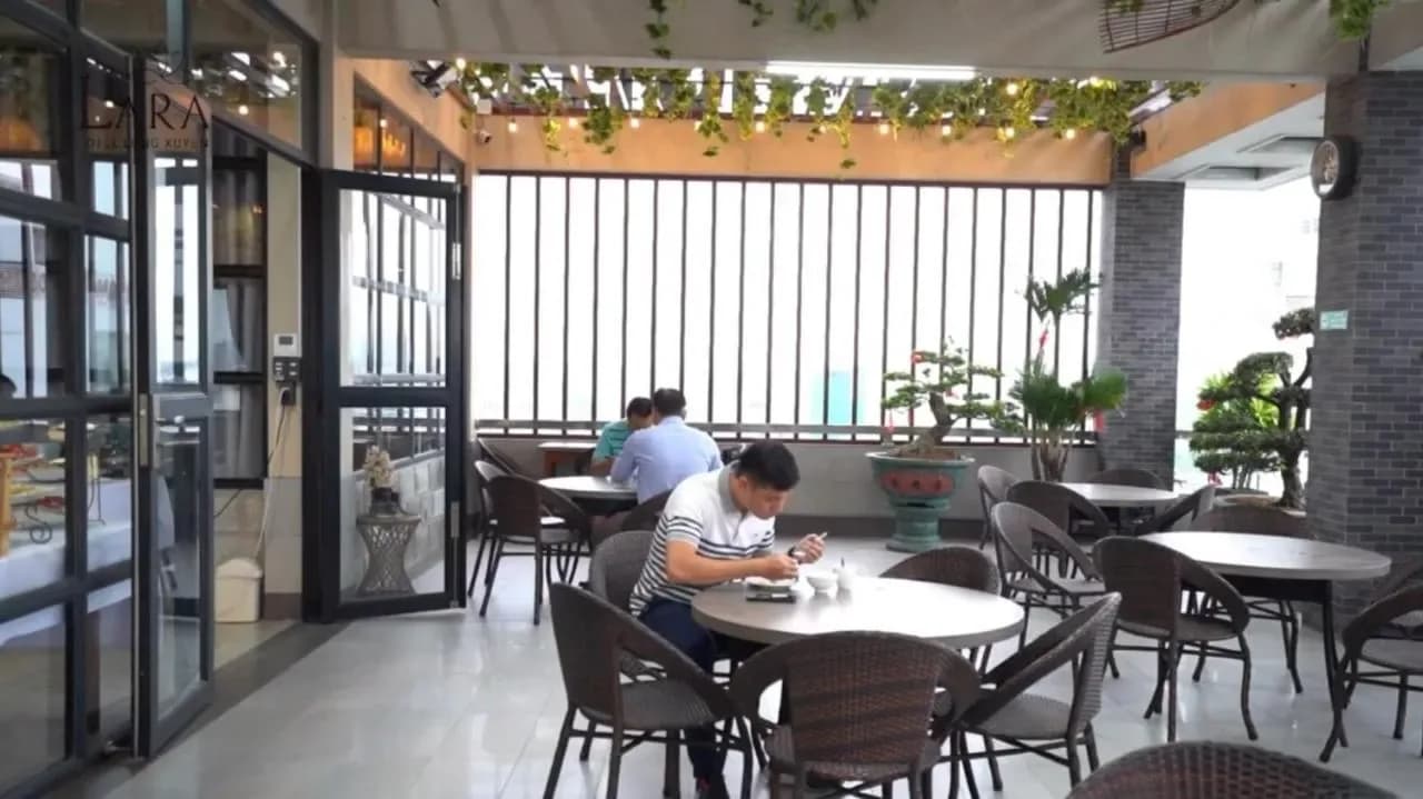 Khu ăn sáng thoáng đãng