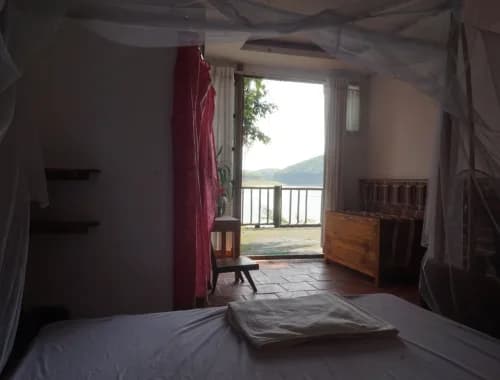 Bungalow Sàn Gỗ Ban Công Hồ