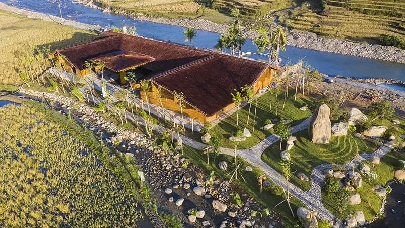Vườn Nhật ven suối