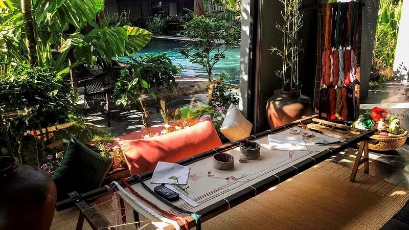 Góc vườn bên hồ