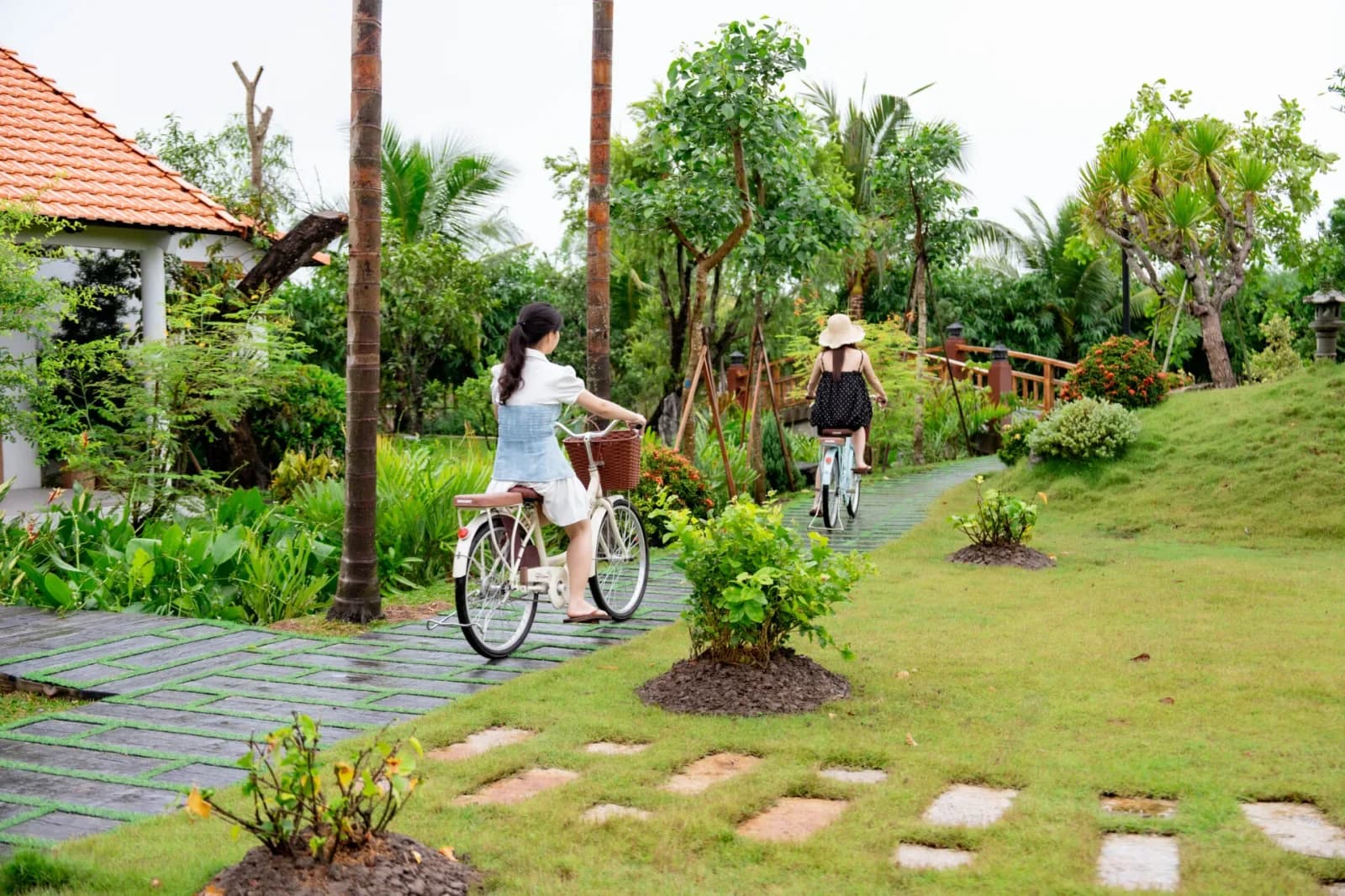 Đạp xe & chèo xuồng quanh vườn