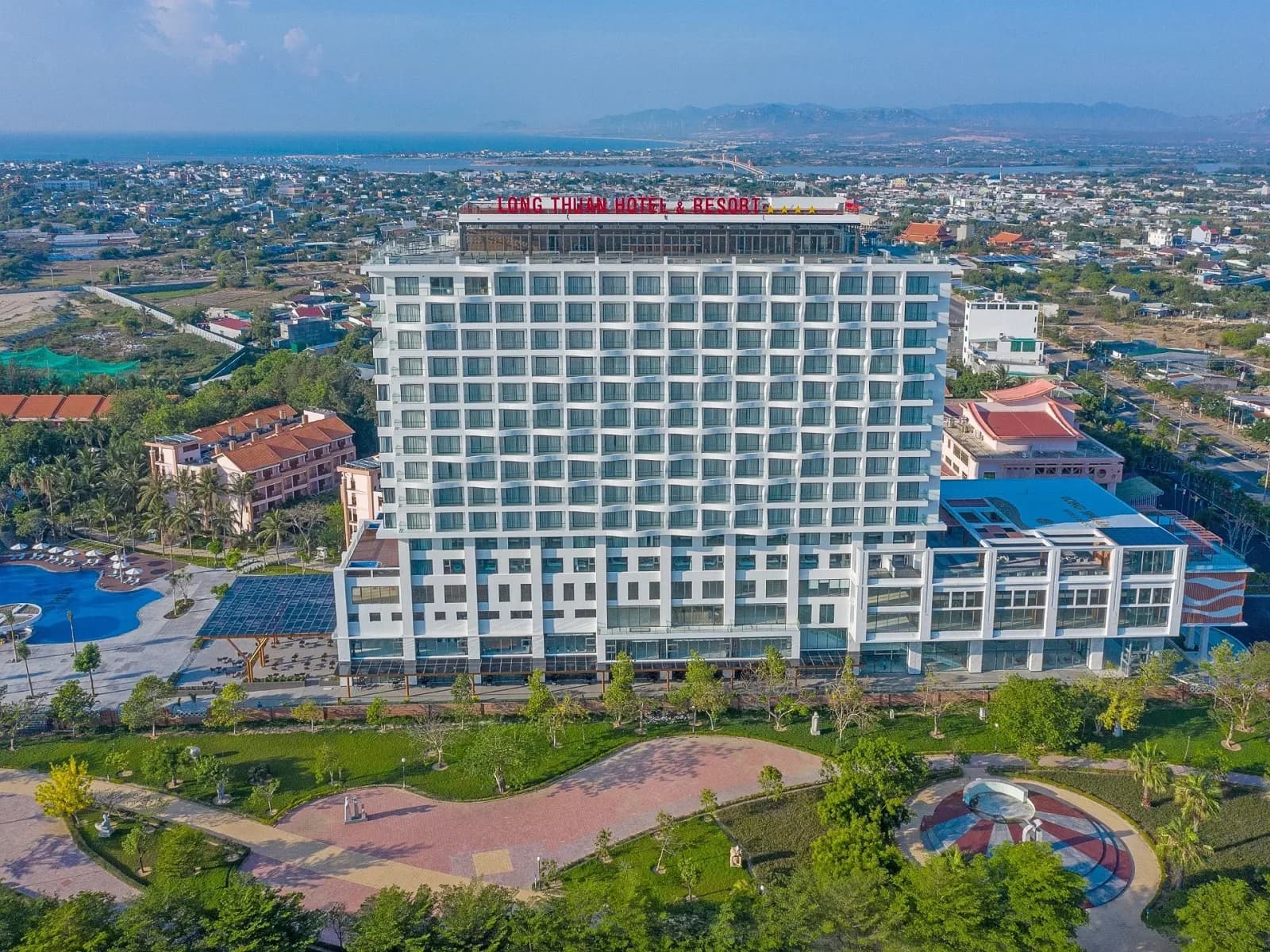 Long Thuận Hotel & Resort