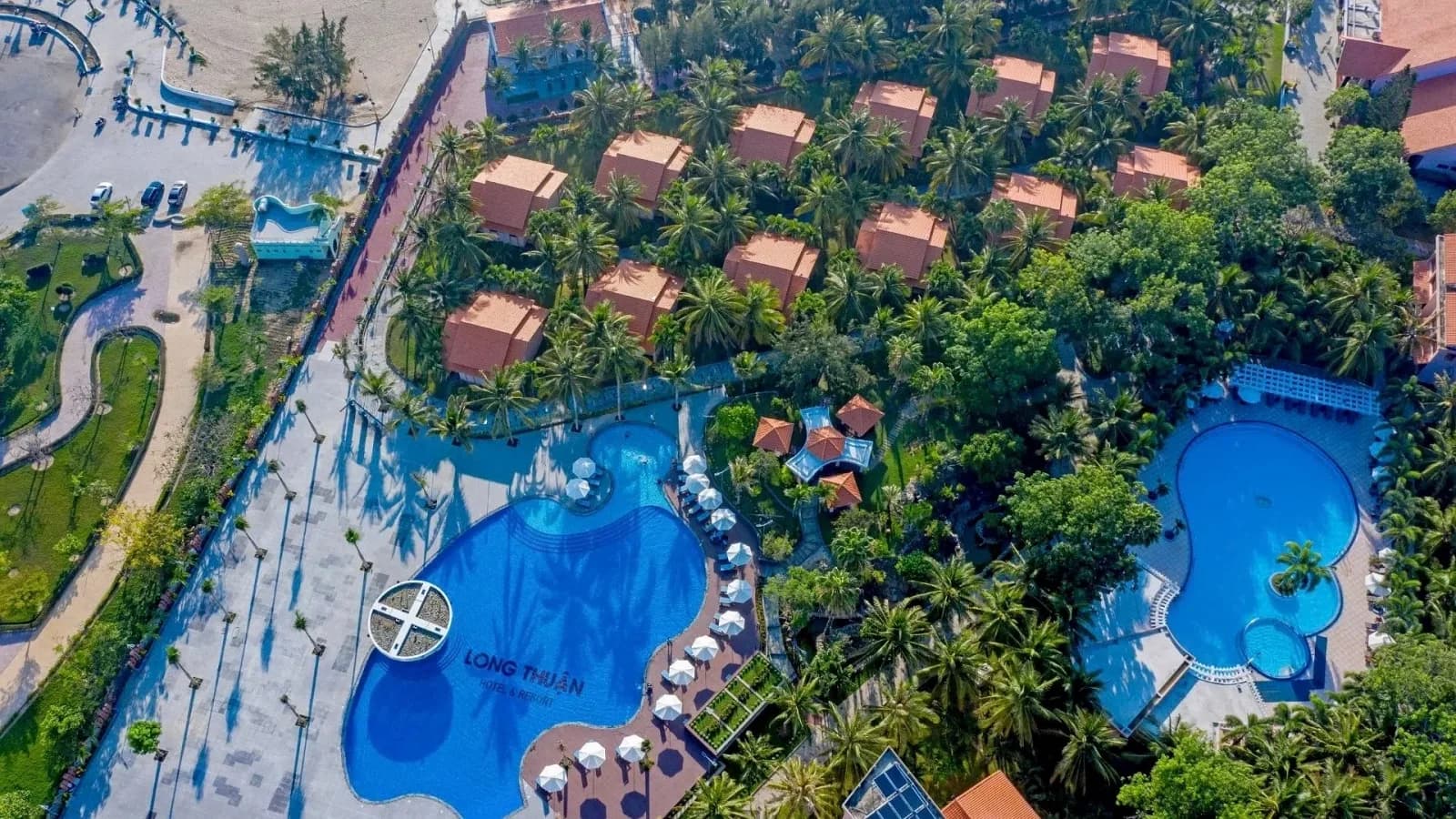 Hồ bơi ngoài trời hướng biển