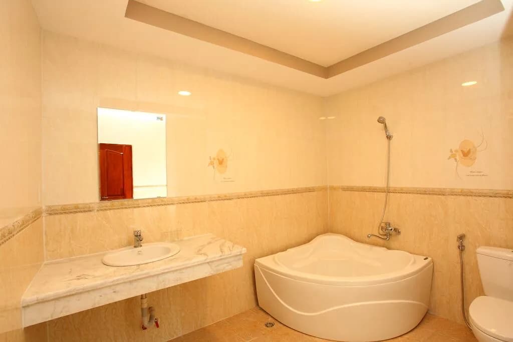Phòng tắm bồn massage
