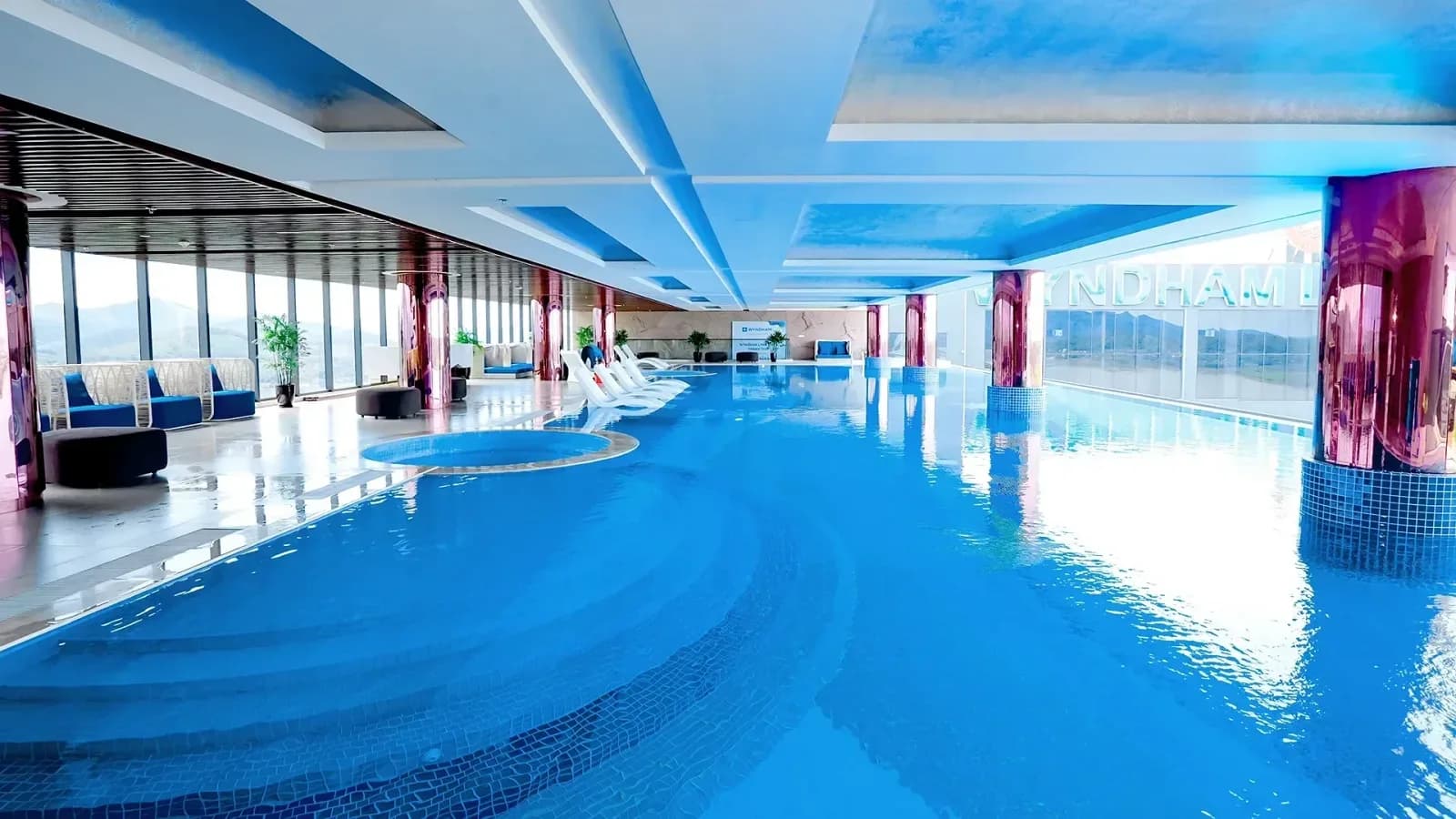 Bể bơi vô cực trong nhà