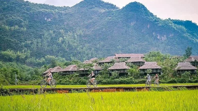 Đạp xe khám phá bản làng