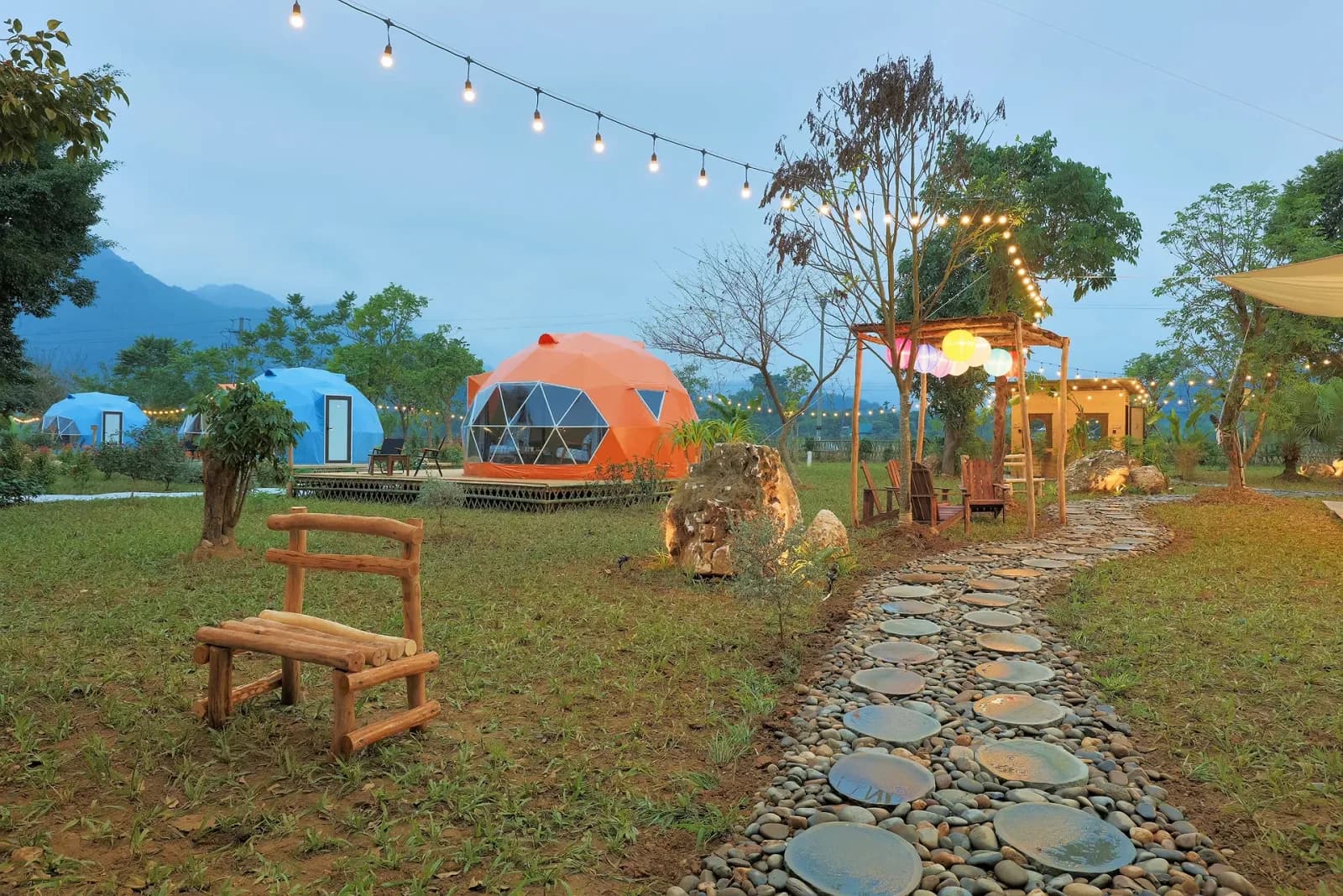 Khu Glamping mái vòm ven hồ